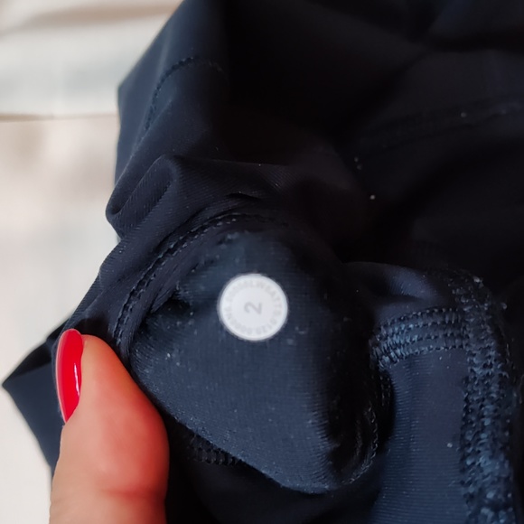 Lululemon Sz 2 Bundle Yin to my Yang Jacket  3/4 Leggings - Picture 3 of 7